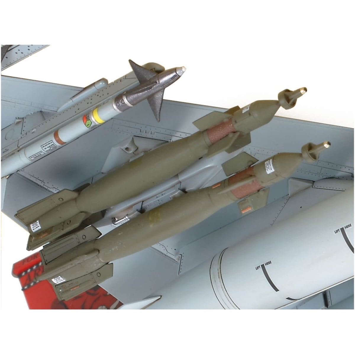 1-48-lockheed-martin-f-16c-block-2532-300061101-en_12