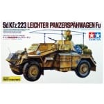 Sd.Kfz.223 LEICHTER PANZERSPAHWAGEN (FU) w/ 2 Figures w/Photo Etched Part 1/35