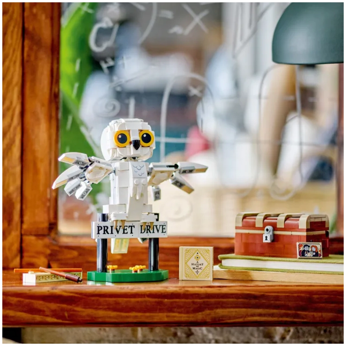 LEGO Harry Potter Hedwig At 4 Privet Drive - Image 3
