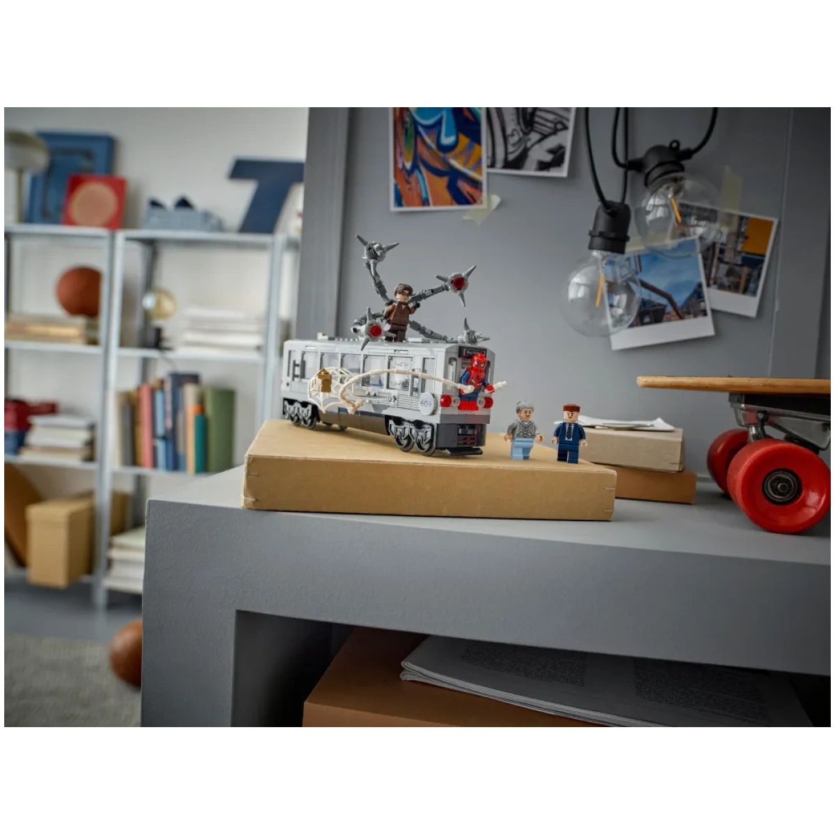 LEGO® Marvel: Spider-Man vs. Doc Ock Subway Train Scene - Image 6