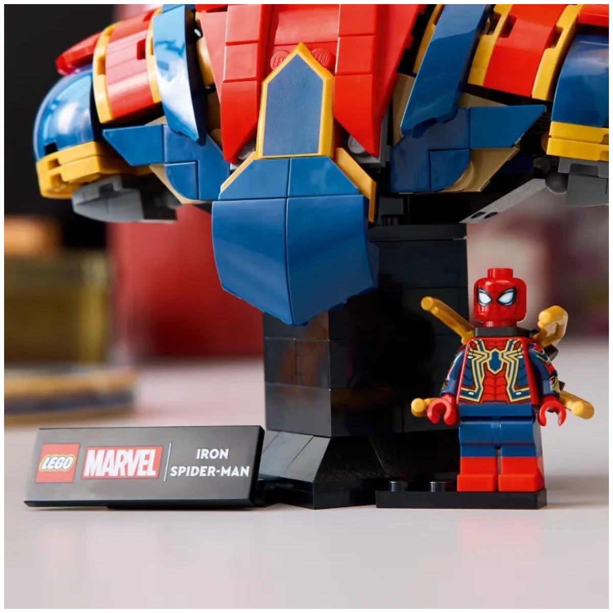 LEGO® Marvel: Iron Spider-Man Bust - Image 5