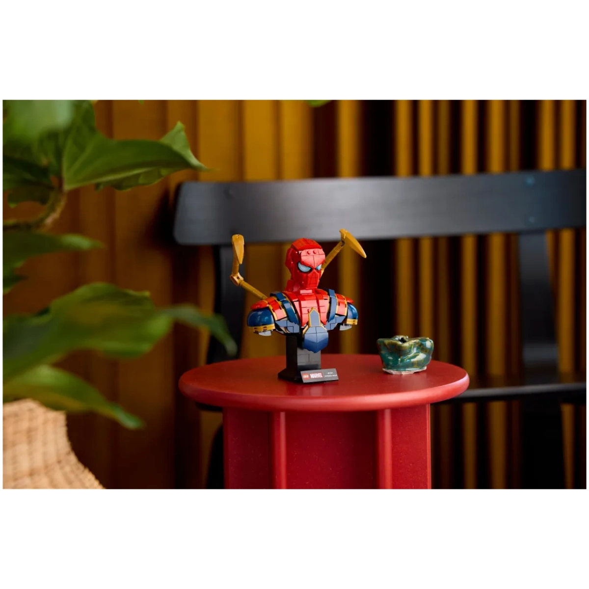 LEGO® Marvel: Iron Spider-Man Bust - Image 6
