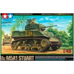 U.S. Light Tank M5A1 Stuart - include 1 commander torso figure 1/48