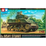 U.S. Light Tank M5A1 Stuart - include 1 commander torso figure 1/48